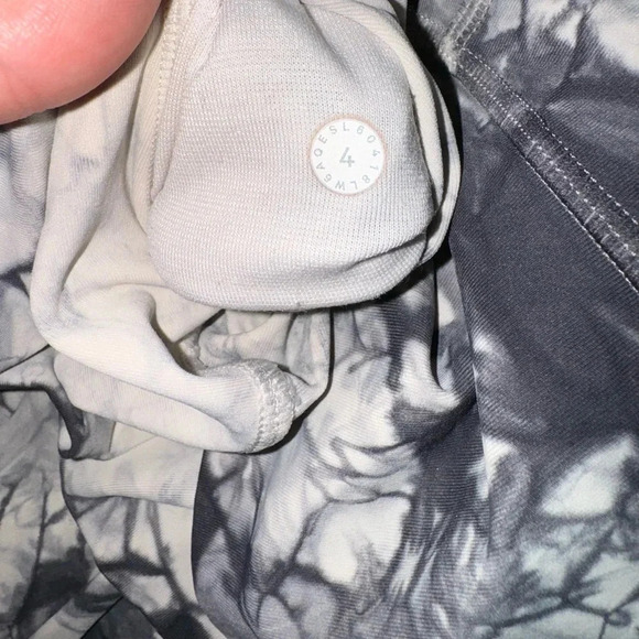 Lululemon Wunder Under Crop Hi-Rise *Full-On Luxtreme Dual Shibori 21" 4 - Picture 5 of 5